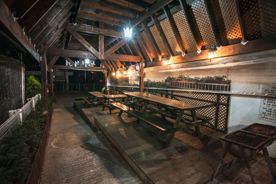 A white shelter pension