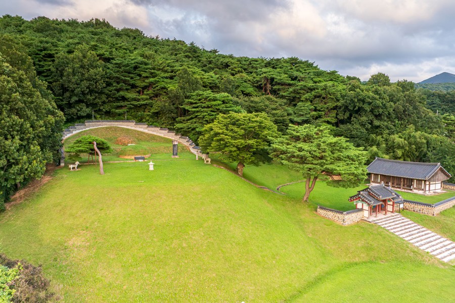 The Tomb of General Jwa-Jin Kim