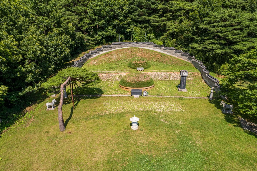 The Tomb of General Jwa-Jin Kim